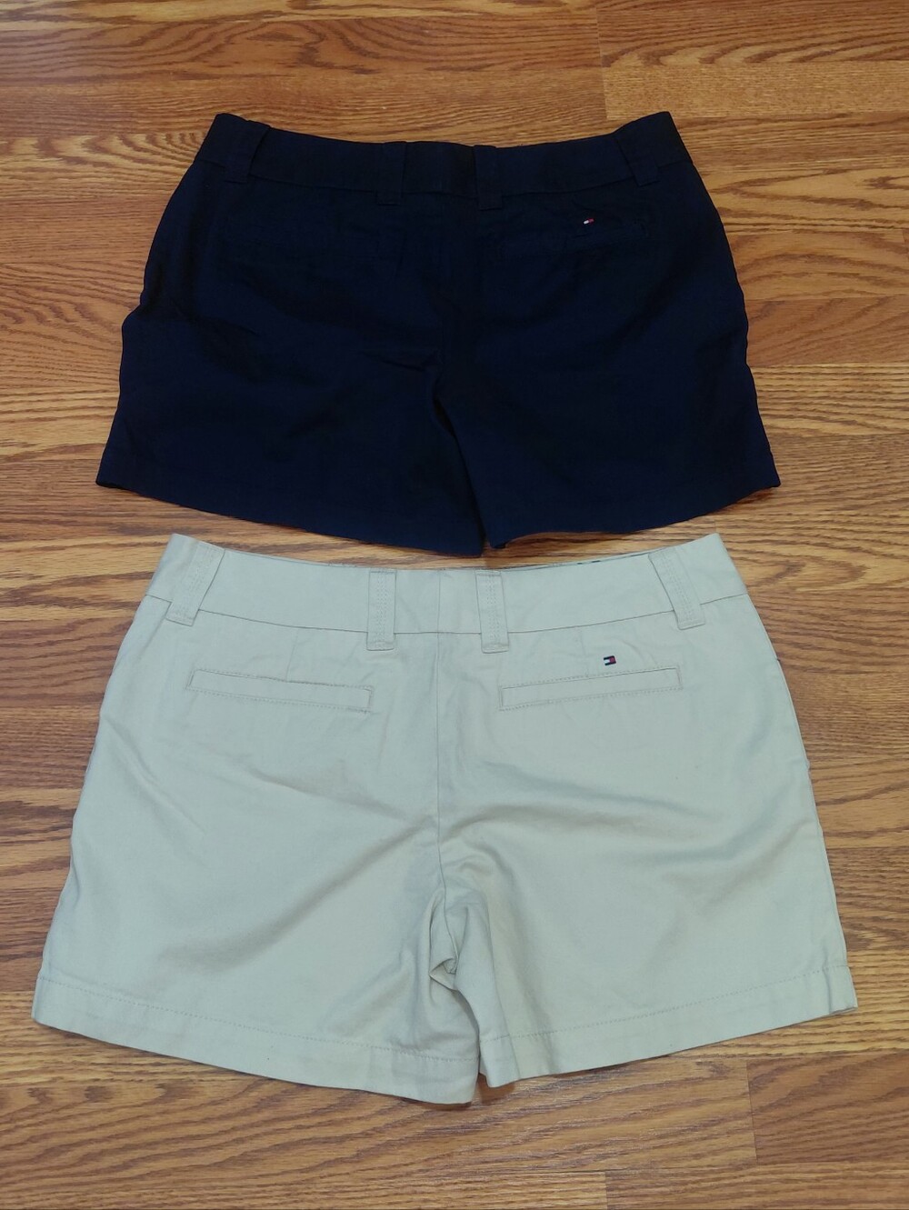 Tommy Hilfiger Classic Khaki Shorts Women Size 8 Beige Blue Chino Preppy Shorts
